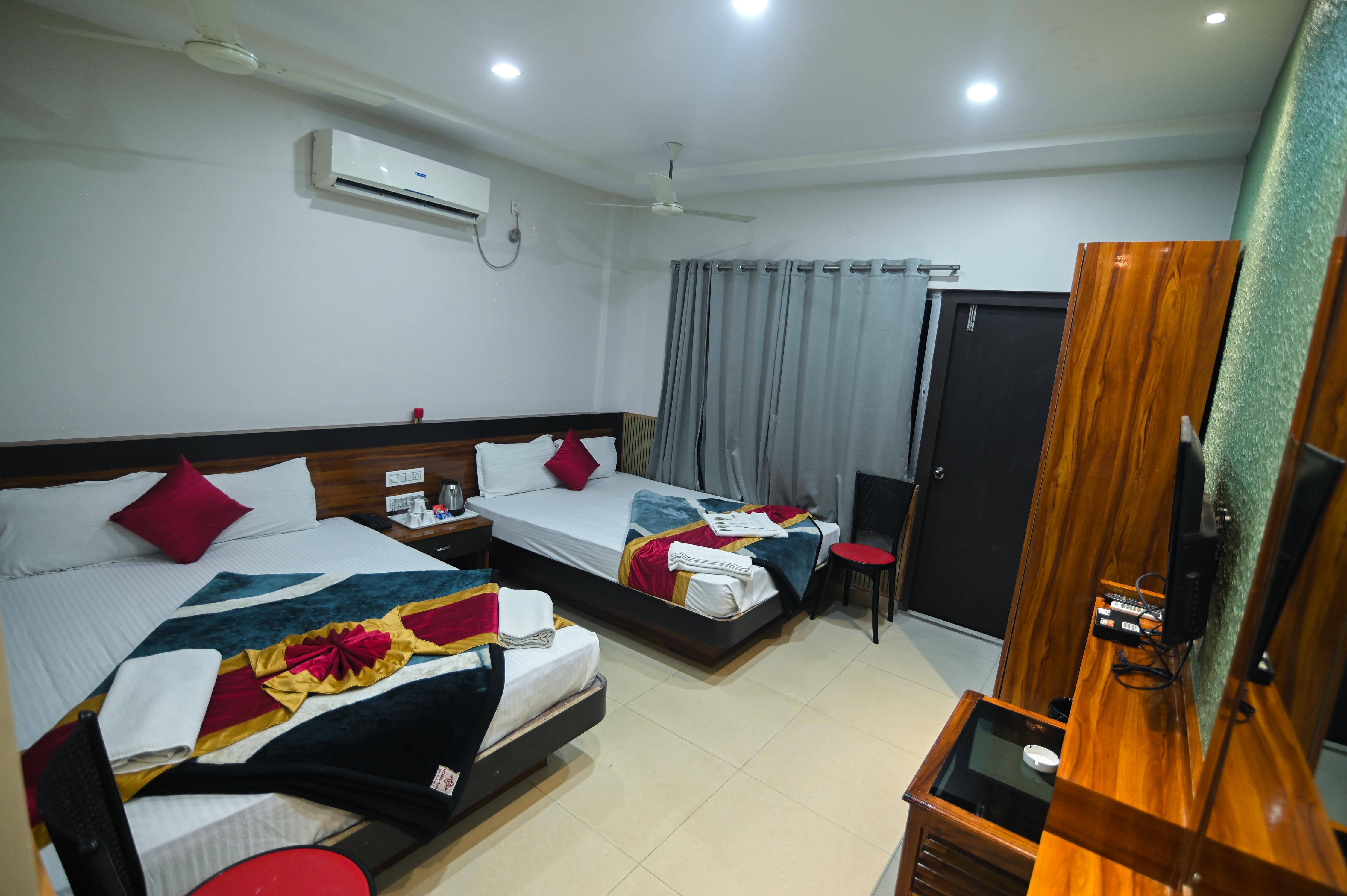 HOTEL DEBRANI INTERNATIONAL Room Type - Quad Premium