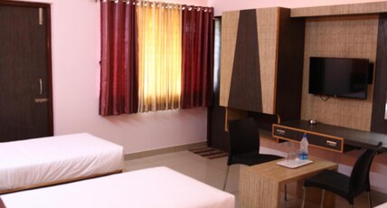 Annapoorna Castle Room Type - Deluxe 4 Bed AC