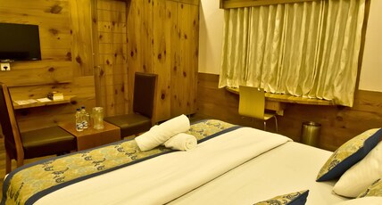 Quartz Himalayan Brothers Room Type - AC (Hot and Cold ) Junior Suite Ground Floor with Balcony Garden and Mountain View