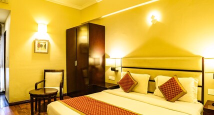 L Elegant Hotel Room Type - Deluxe Room