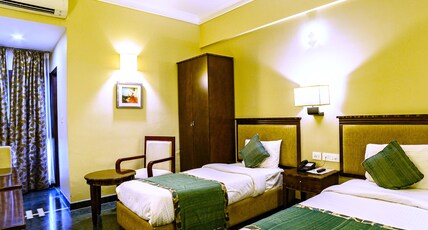L Elegant Hotel Room Type - Deluxe Twin Bed