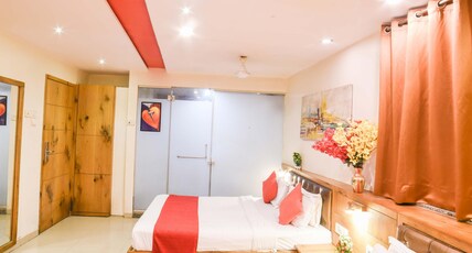Hotel Grandeur  Walkable Distance from Mumbai International Airport Room Type - Suite Family Room