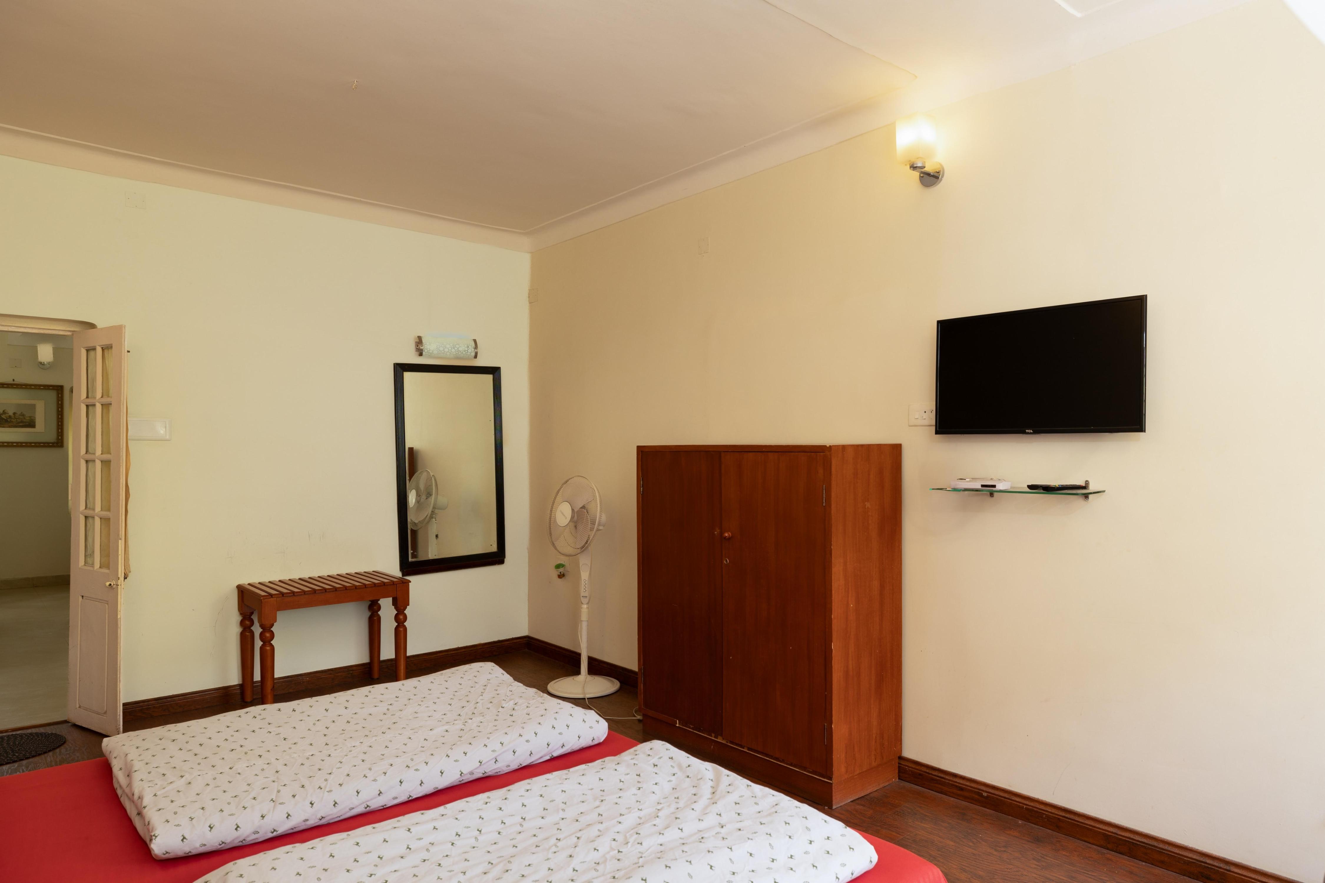 Colonels Inn Villa | Rooms & Caretaker - Tap to explore photos