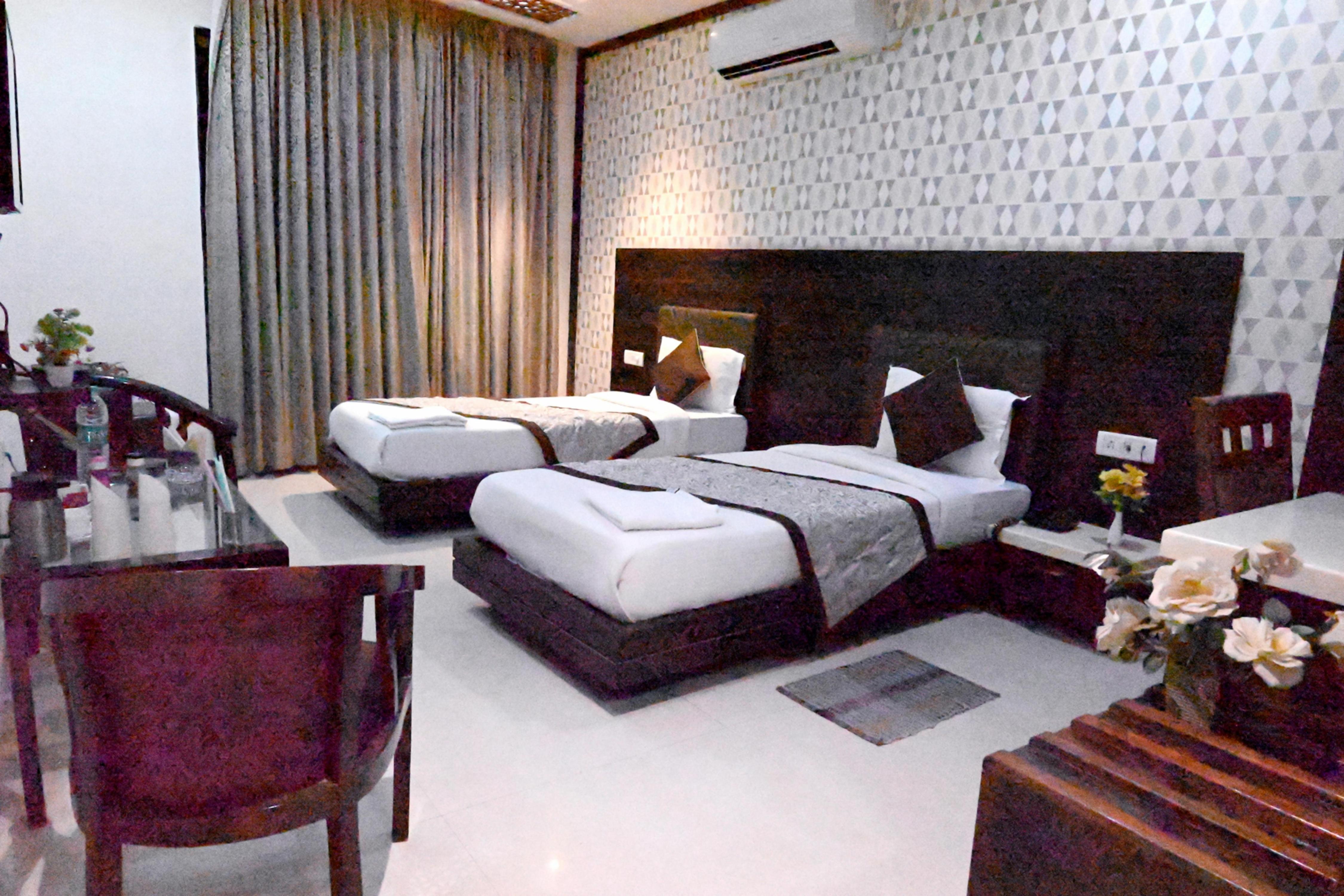 Hotel Badrika Inn Room Type - Deluxe Room