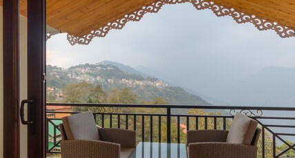 Magpie Chestnut Resort Pelling Room Type - Mountain Vista Premium