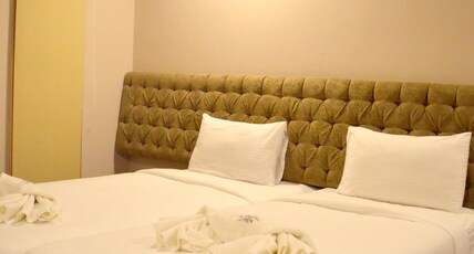 Savoury Business Hotel Room Type - Executive Room