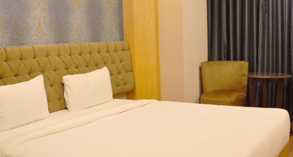 Savoury Business Hotel Room Type - Deluxe Room