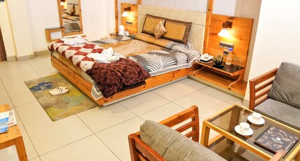 Mayur Hotel Bar And Restaurant Room Type - Super Deluxe Room