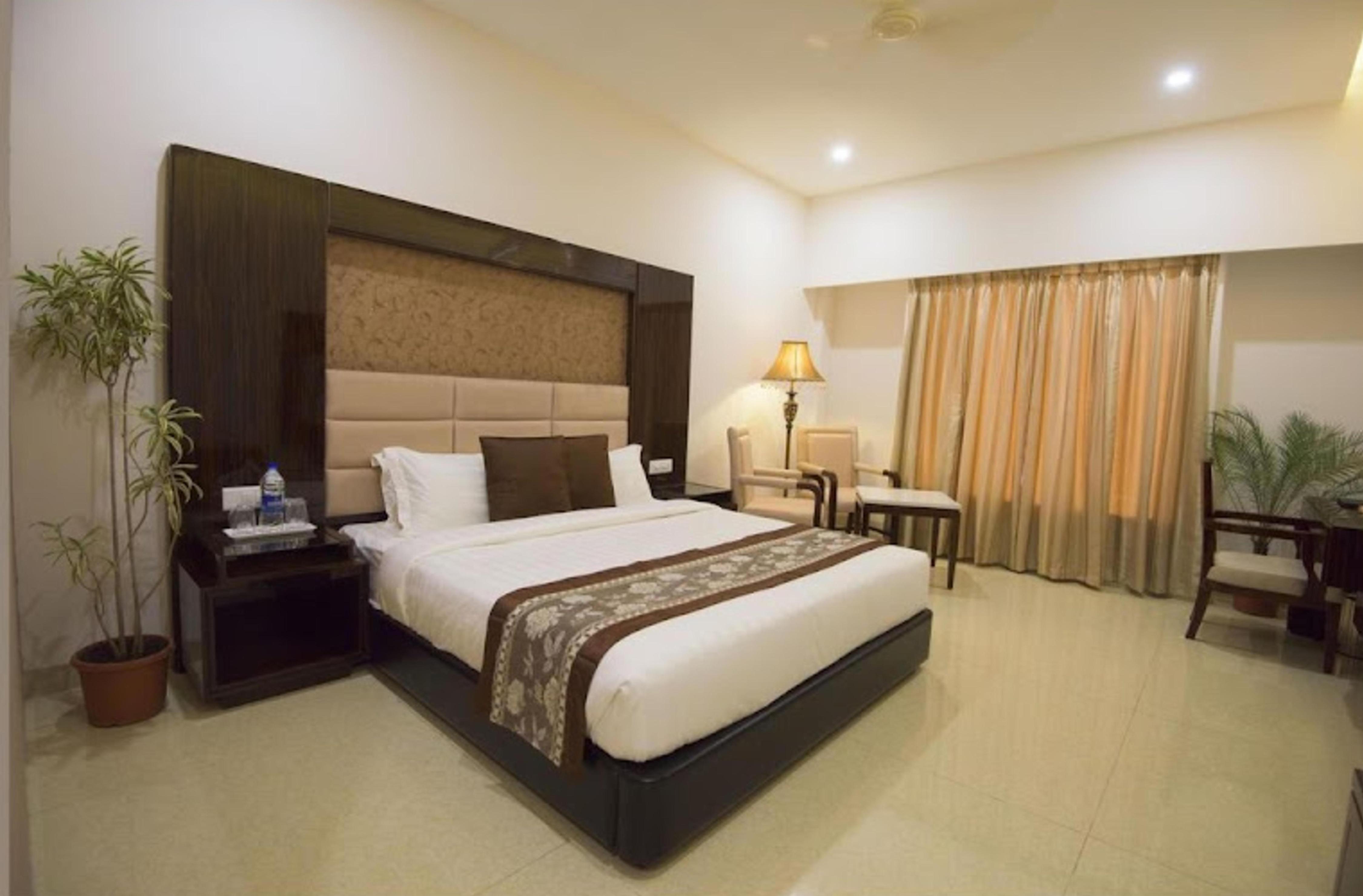 The Celestial Park Room Type - Club Room King Bed