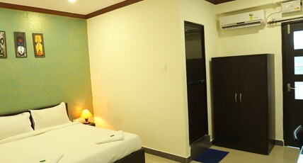 Motel La Grandeur Room Type - Deluxe AC Room