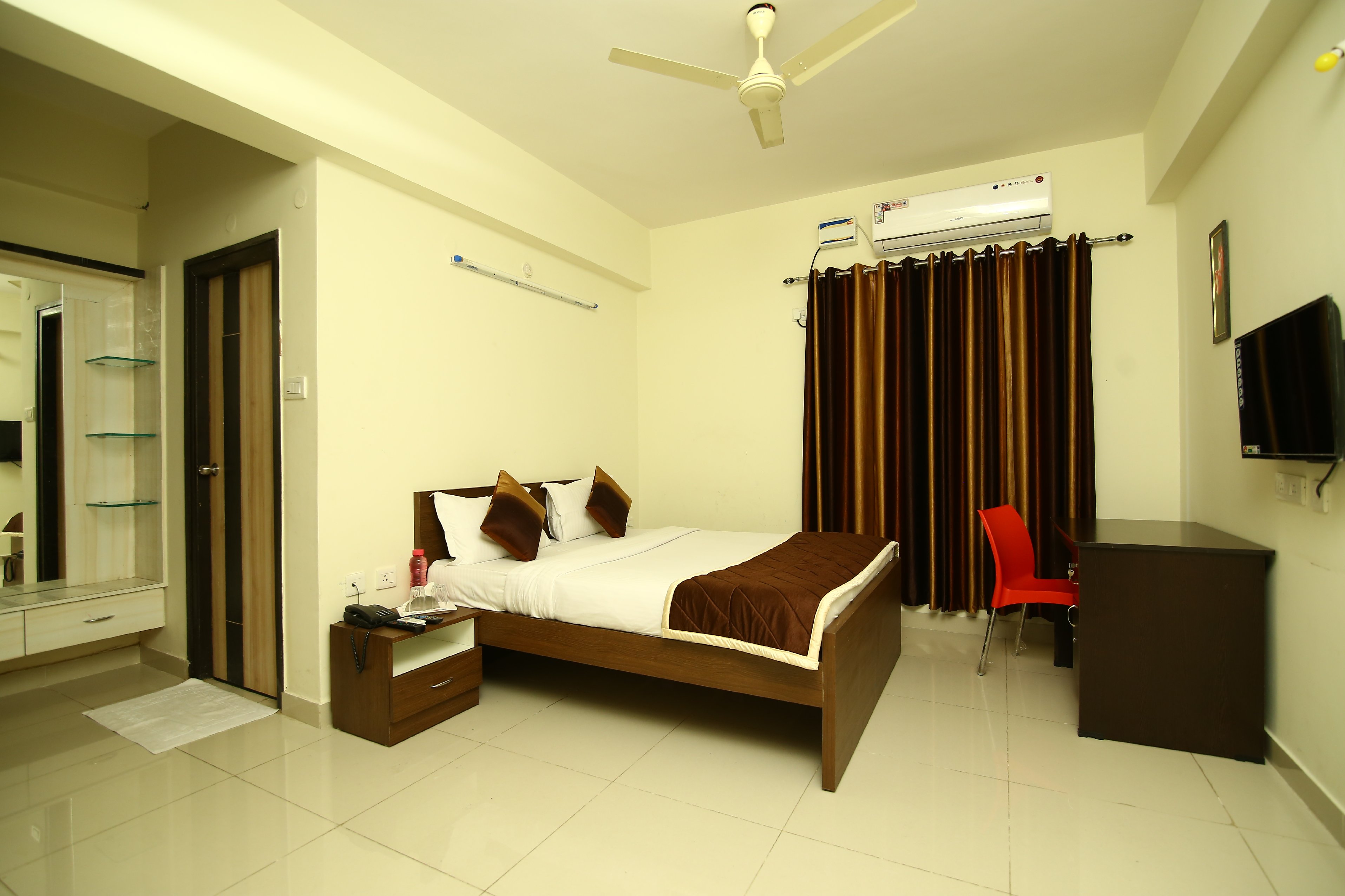 Prime Hitech Room Type - Deluxe Room
