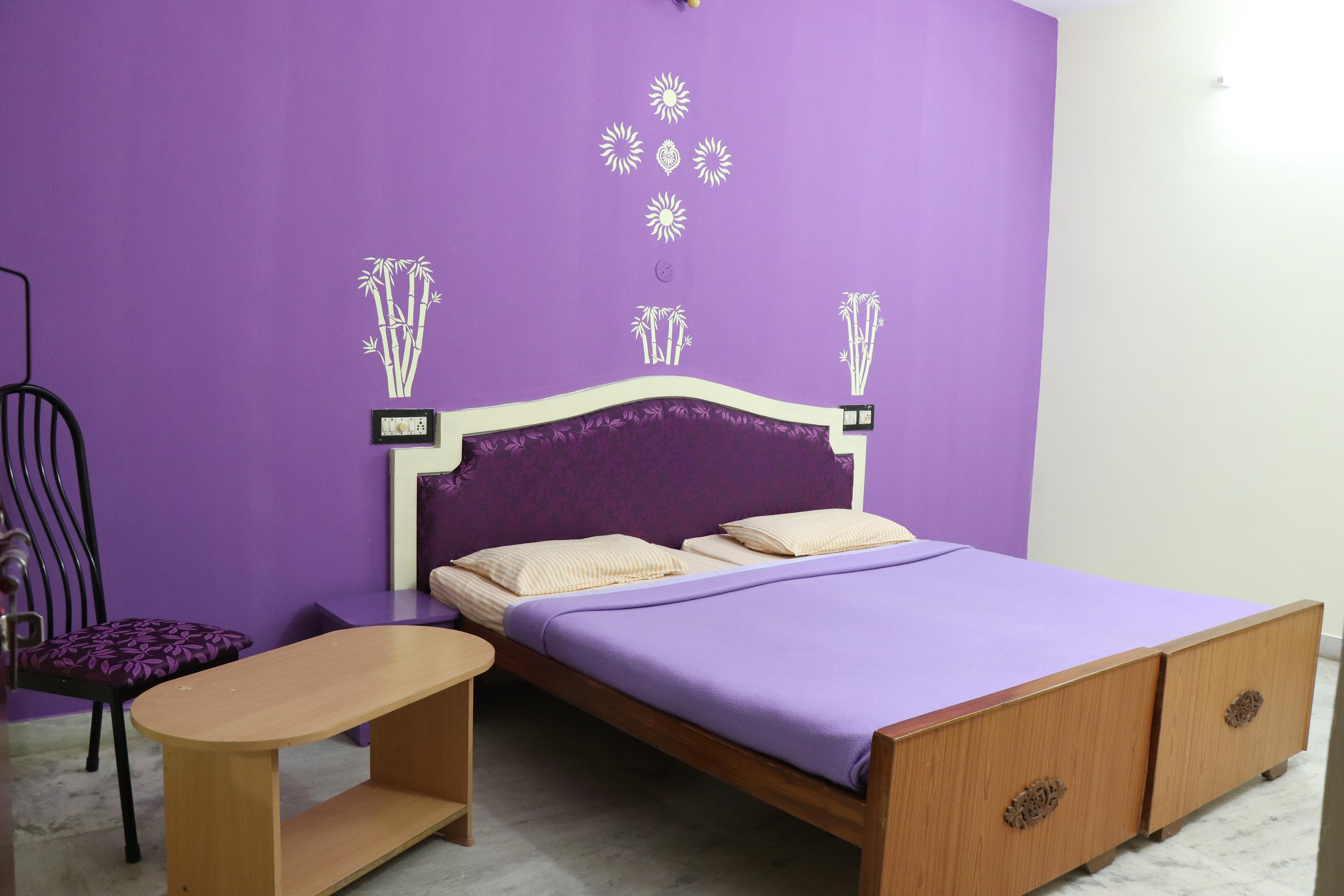 Iyyangar Guest House - Tap to explore photos