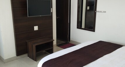 HOTEL SHREE VALLABH Room Type - Deluxe AC Room