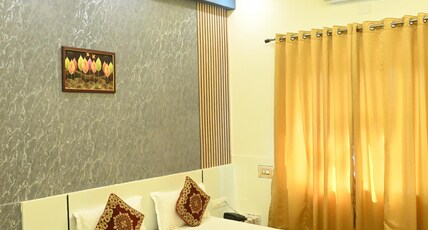 Hotel Paras Residency Room Type - DELUXE DOUBLE BED AC ROOM