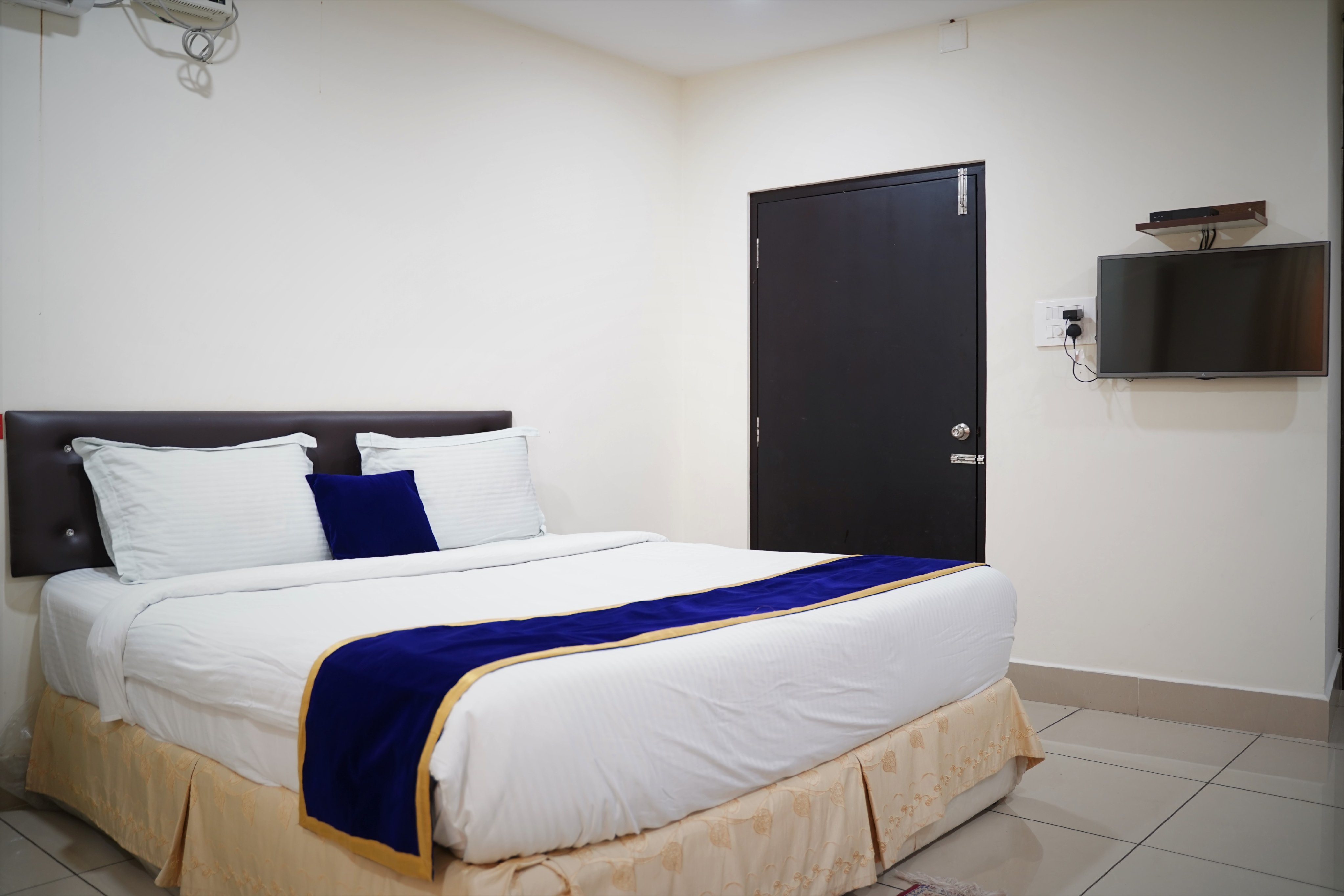 Sophiya Suites | Rooms & Wi-Fi - Tap to explore photos