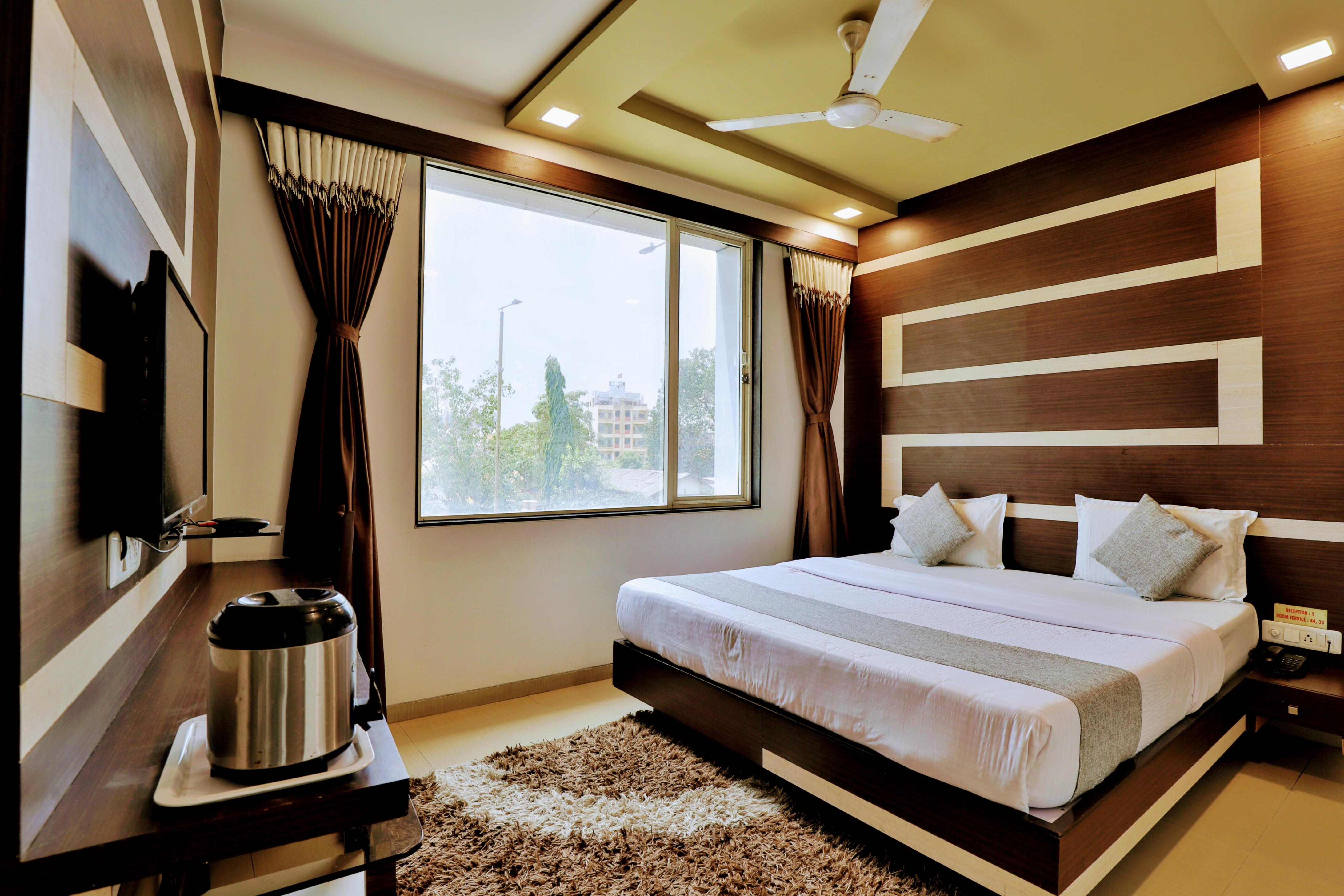 Hotel Planet - Tap to explore photos