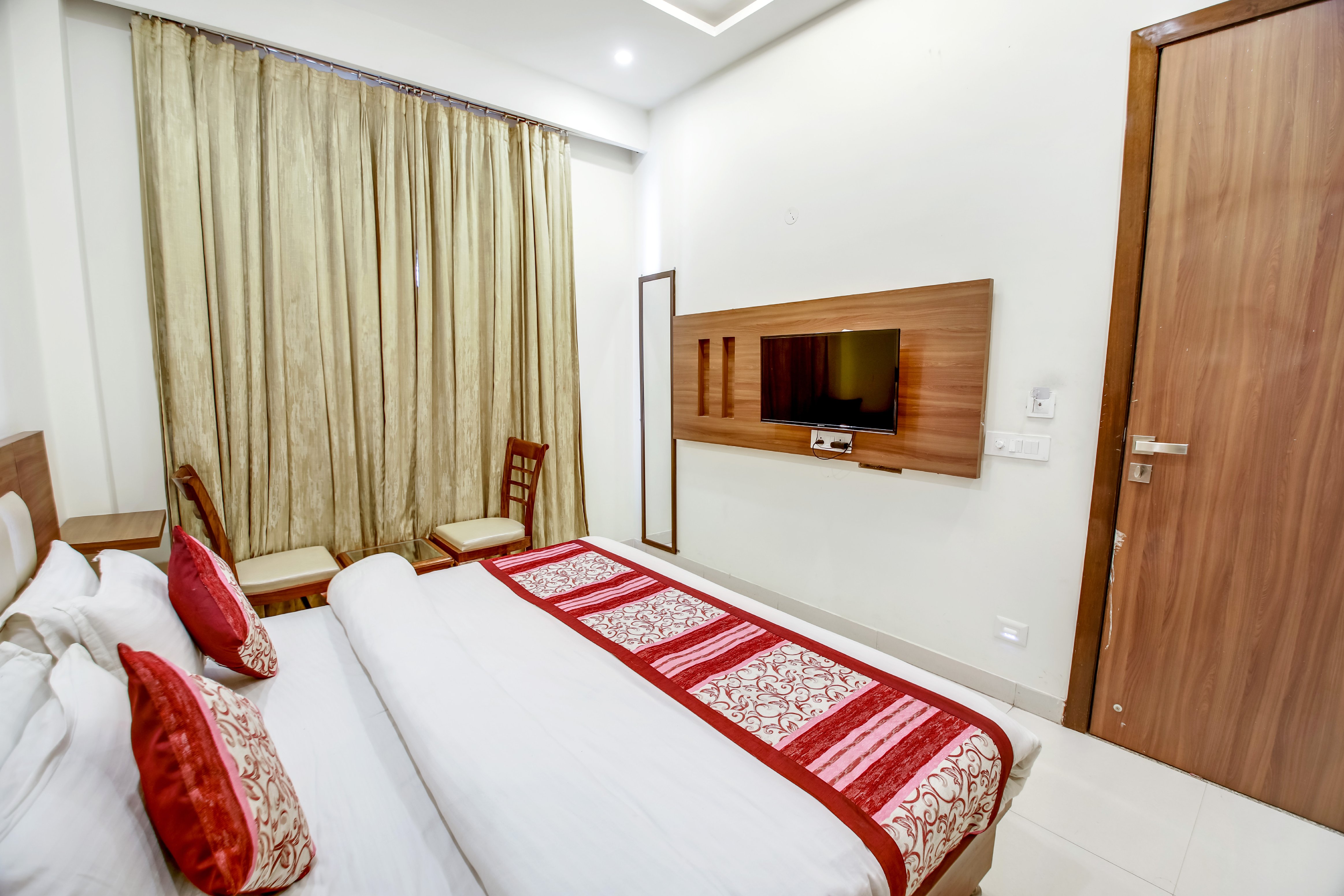 hotel pegaam - Tap to explore photos