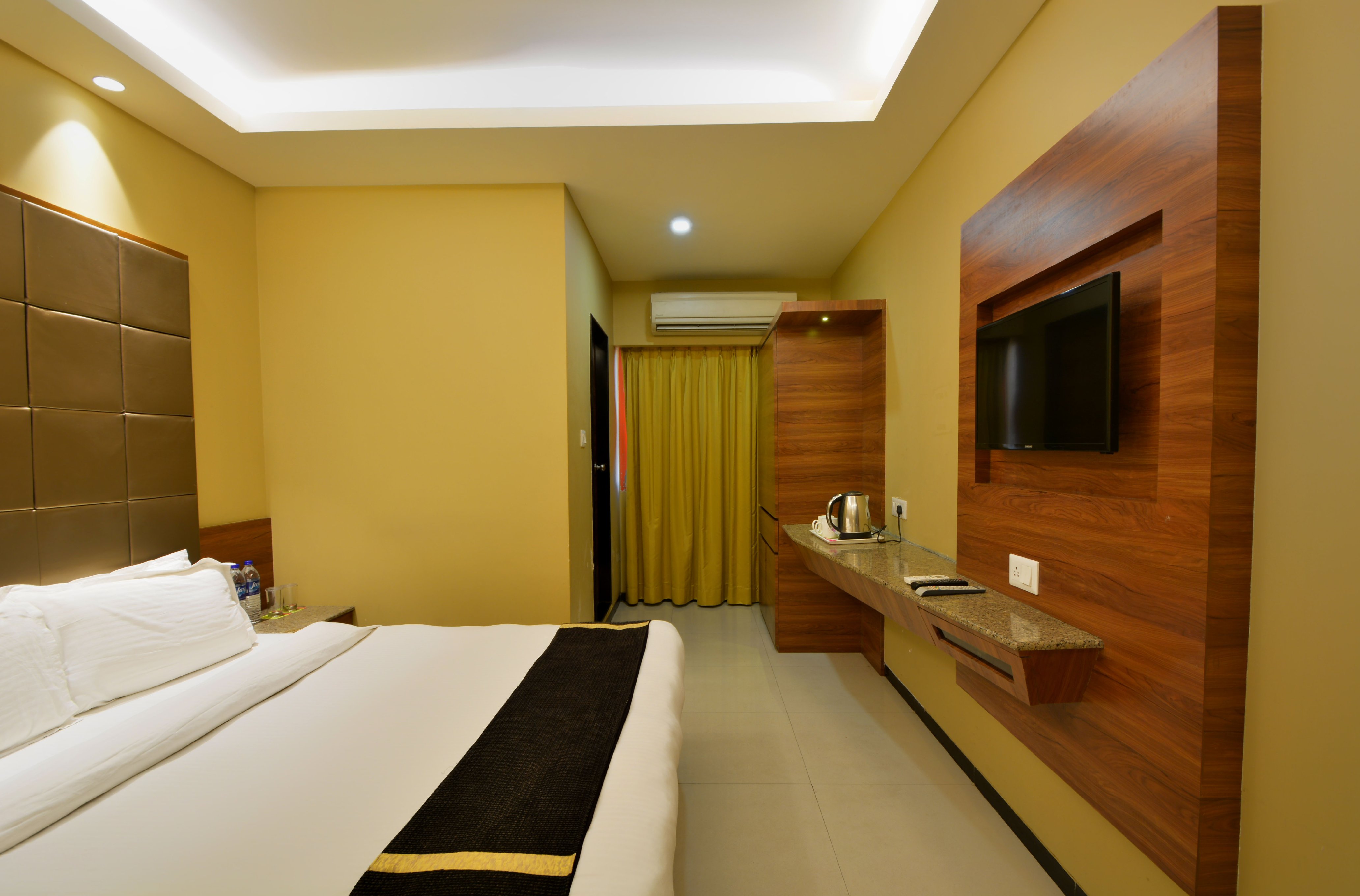 Kyriad Hotel Indore by OTHPL Room Type - Superior Room
