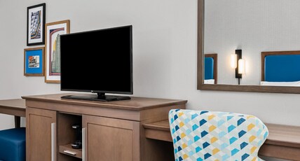 Hampton Inn Chicago North Loyola Station Room Type - 2 QUEENS