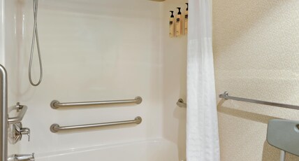 Best Western Plus Inn at Valley View Room Type - Accessible - 2 Queen, Mobility Accessible, Bathtub, Non-Smoking, Full Breakfast Best Western Plus Inn at Valley View Room Type - Accessible - 2 Queen, Mobility Accessible, Bathtub, Non-Smoking, Full Breakfast