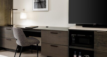 Doubletree by Hilton Hotel Racine Harbourwalk Room Type - 2 DBL ACC RI SHWR NO SMOK