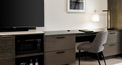 Doubletree by Hilton Hotel Racine Harbourwalk Room Type - 1 KG ACC RI SHWR NO SMOK
