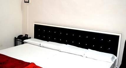 Hotel Gokul Room Type - Deluxe Family Room