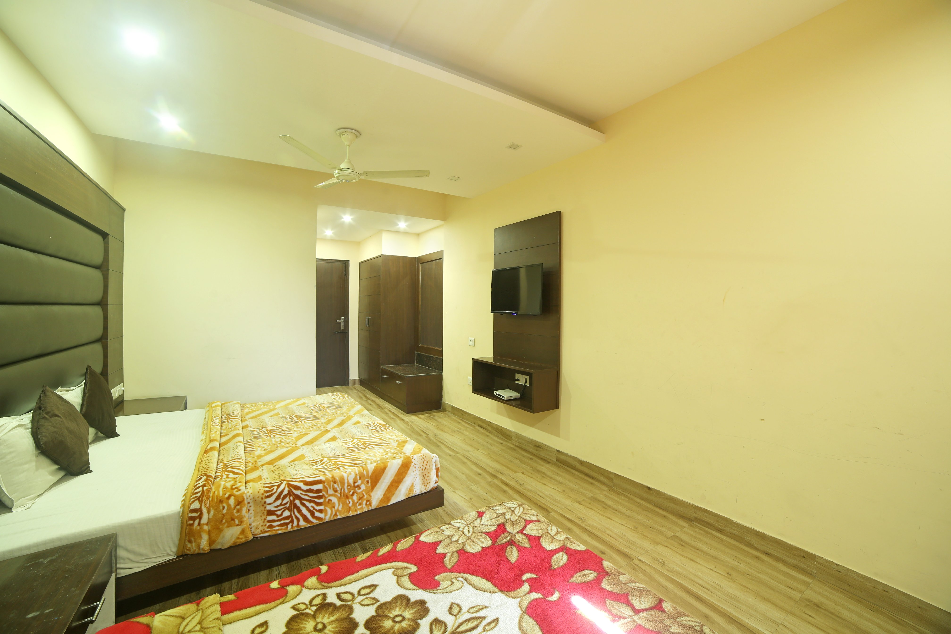 HOTEL SHREE BADRISH RESIDENCY - Tap to explore photos