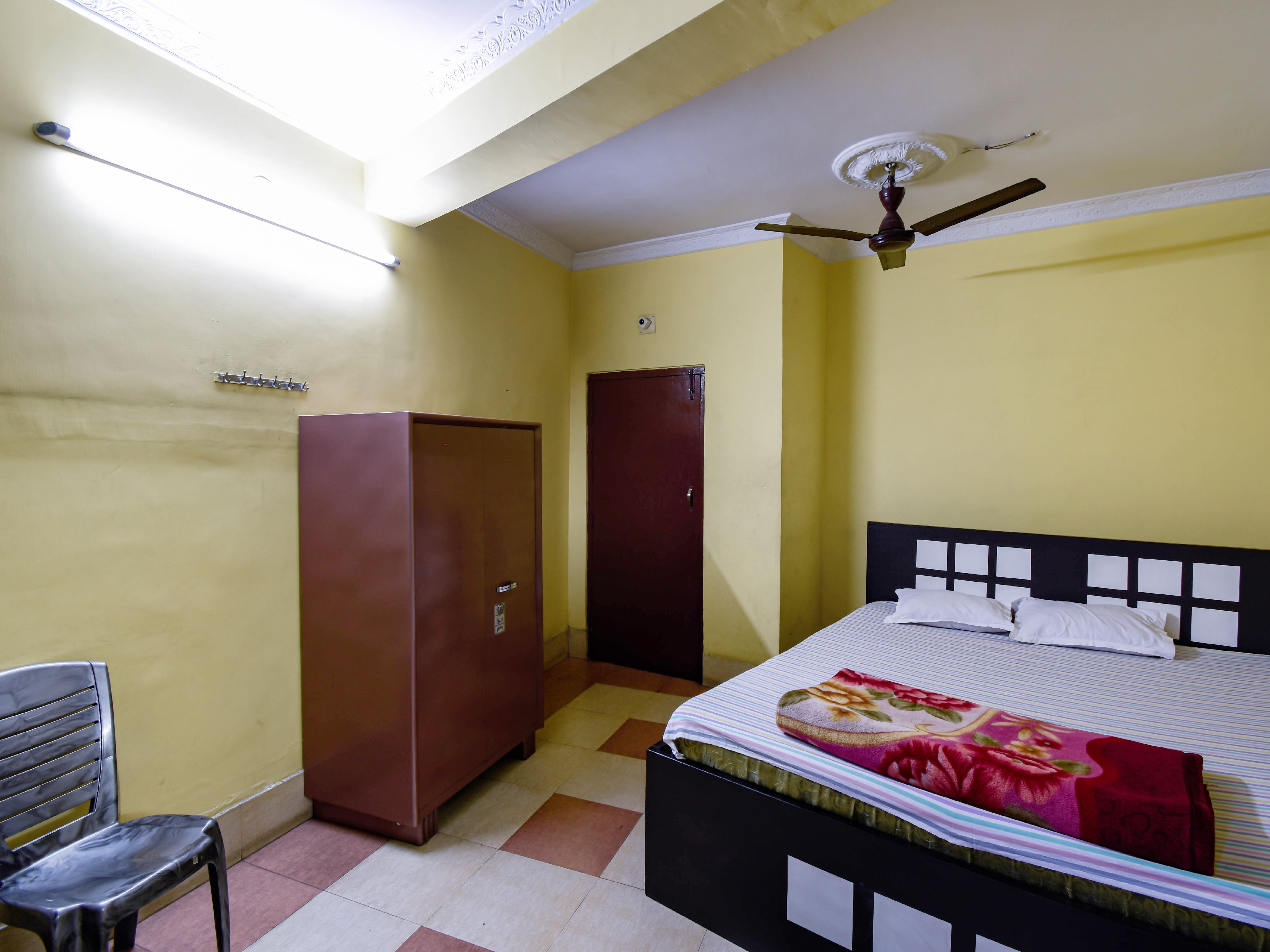 Air Link Guest House - Tap to explore photos