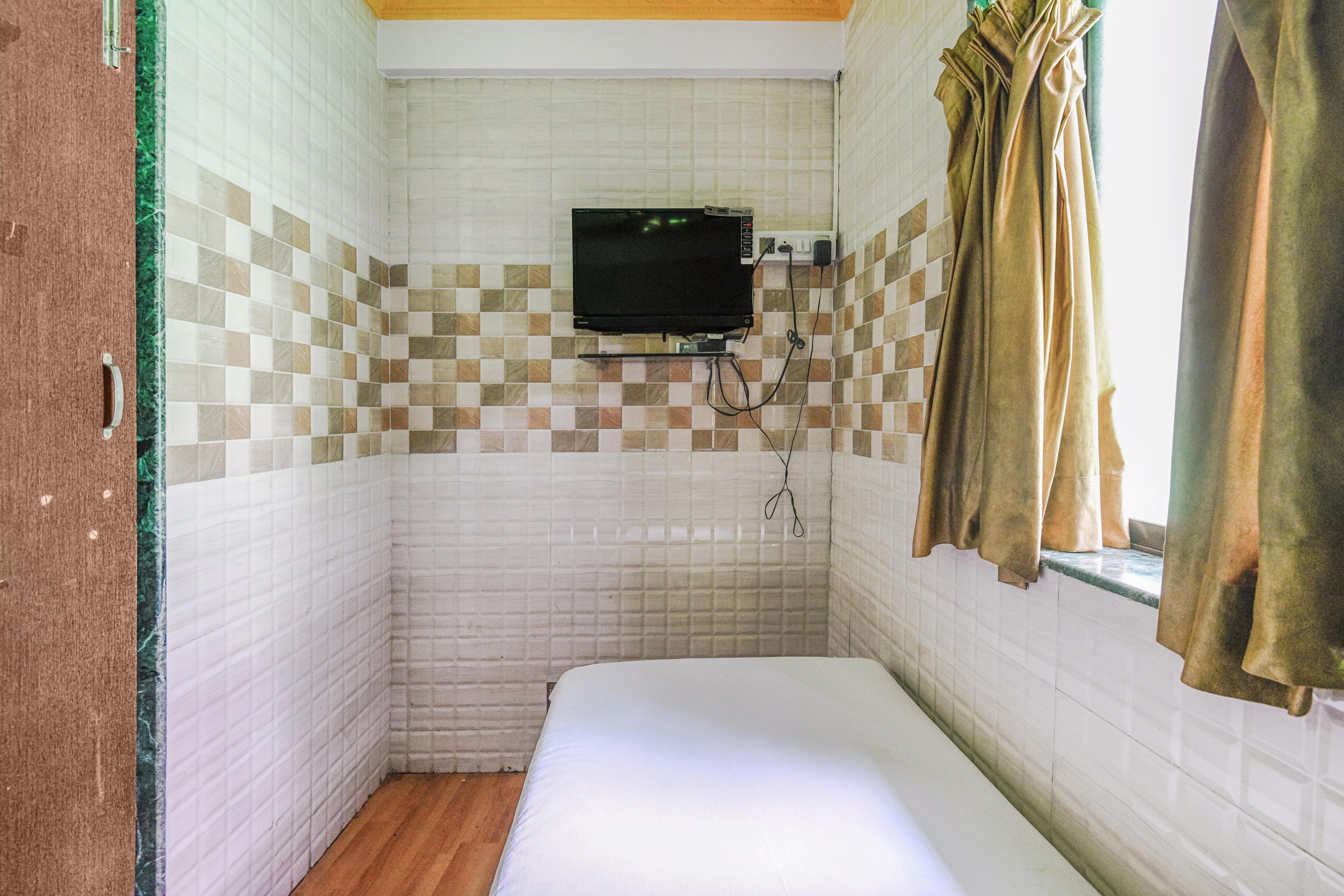 Hotel Shadab Palace - Tap to explore photos