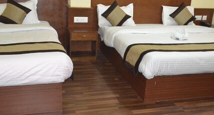 Hotel Madhawi Room Type - Deluxe Triple Room (non view)
