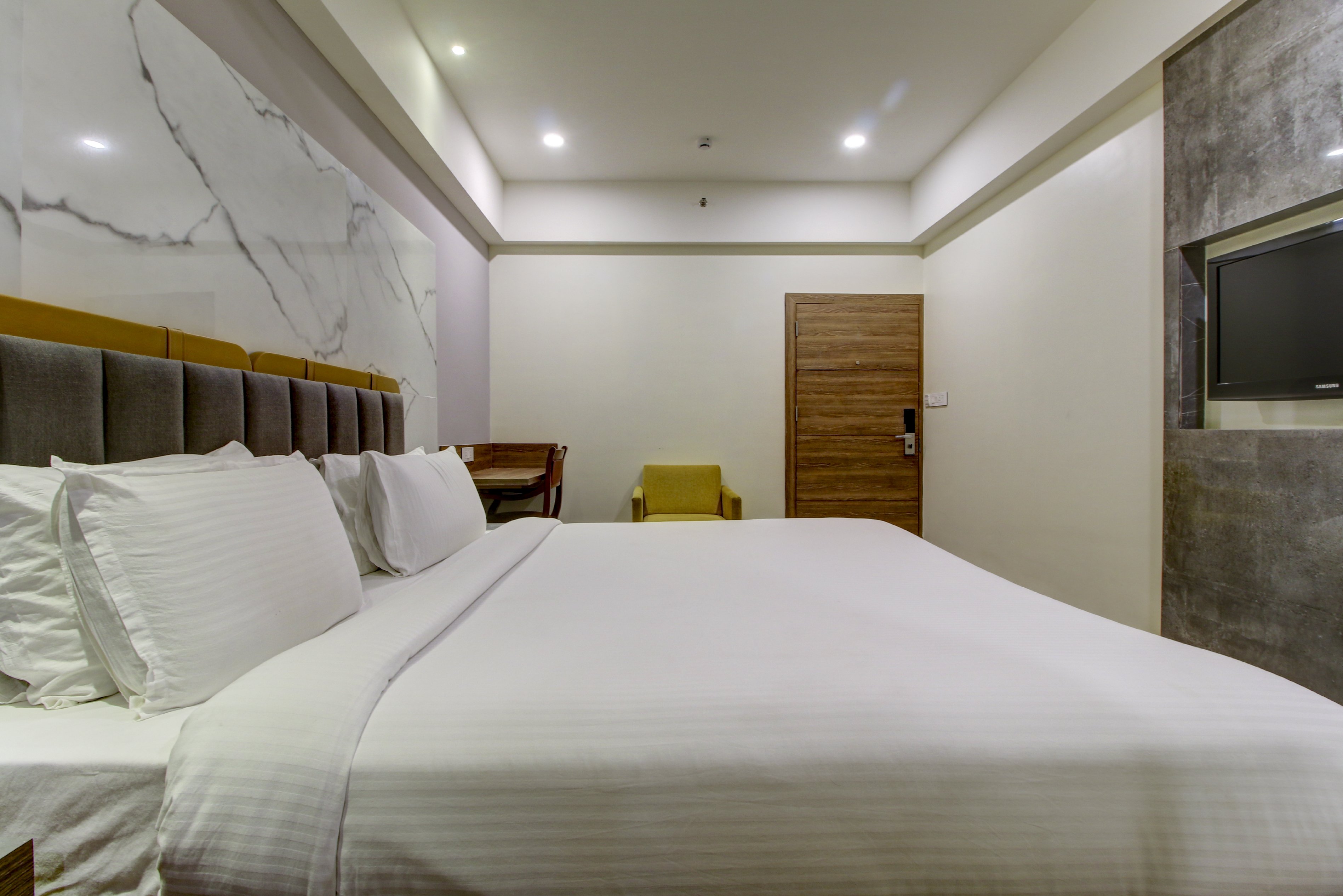Hotel Minerva Grand HImayatnagar - Tap to explore photos