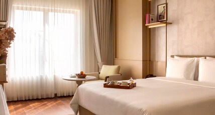DLF CLUB 4 - Galleria Market Room Type - Premium Room without Balcony DLF CLUB 4 - Galleria Market Room Type - Premium Room without Balcony