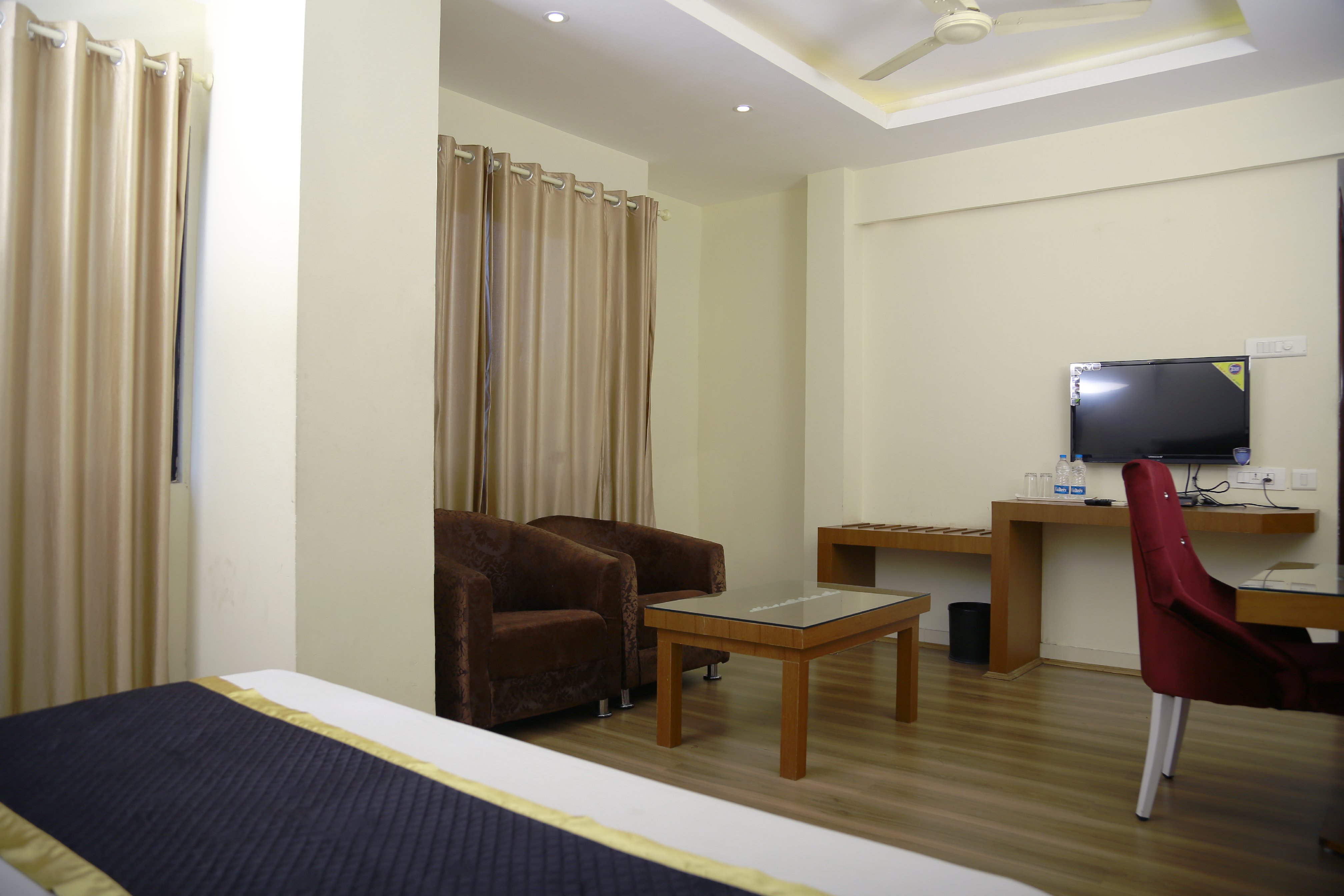 Hotel Green Park Residency - Tap to explore photos