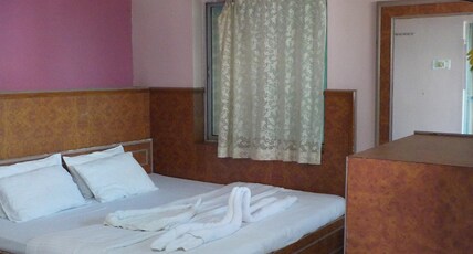 Hotel Mayur Room Type - DELUXE AC DOUBLE BED