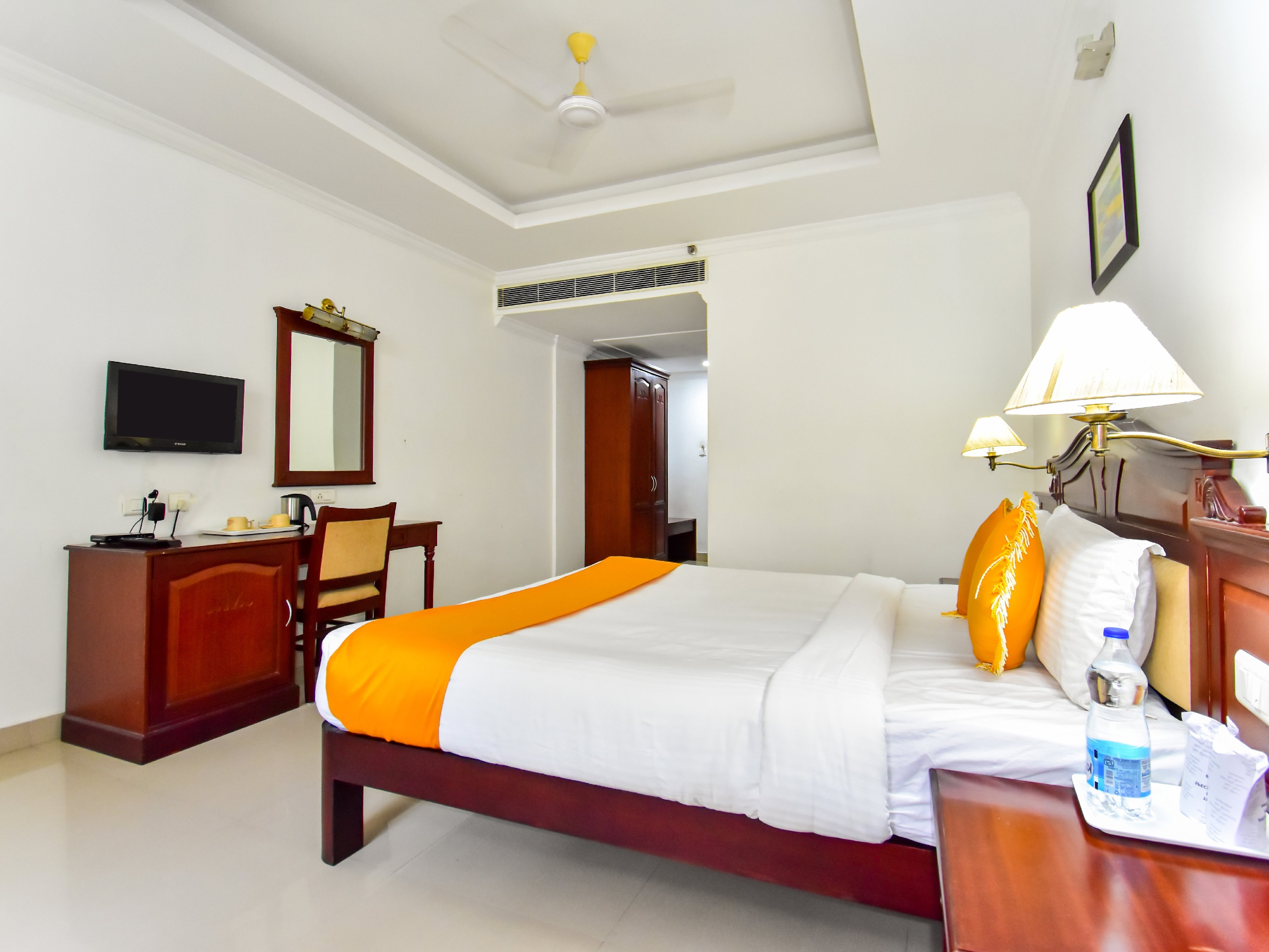Hotel National Park - Tap to explore photos