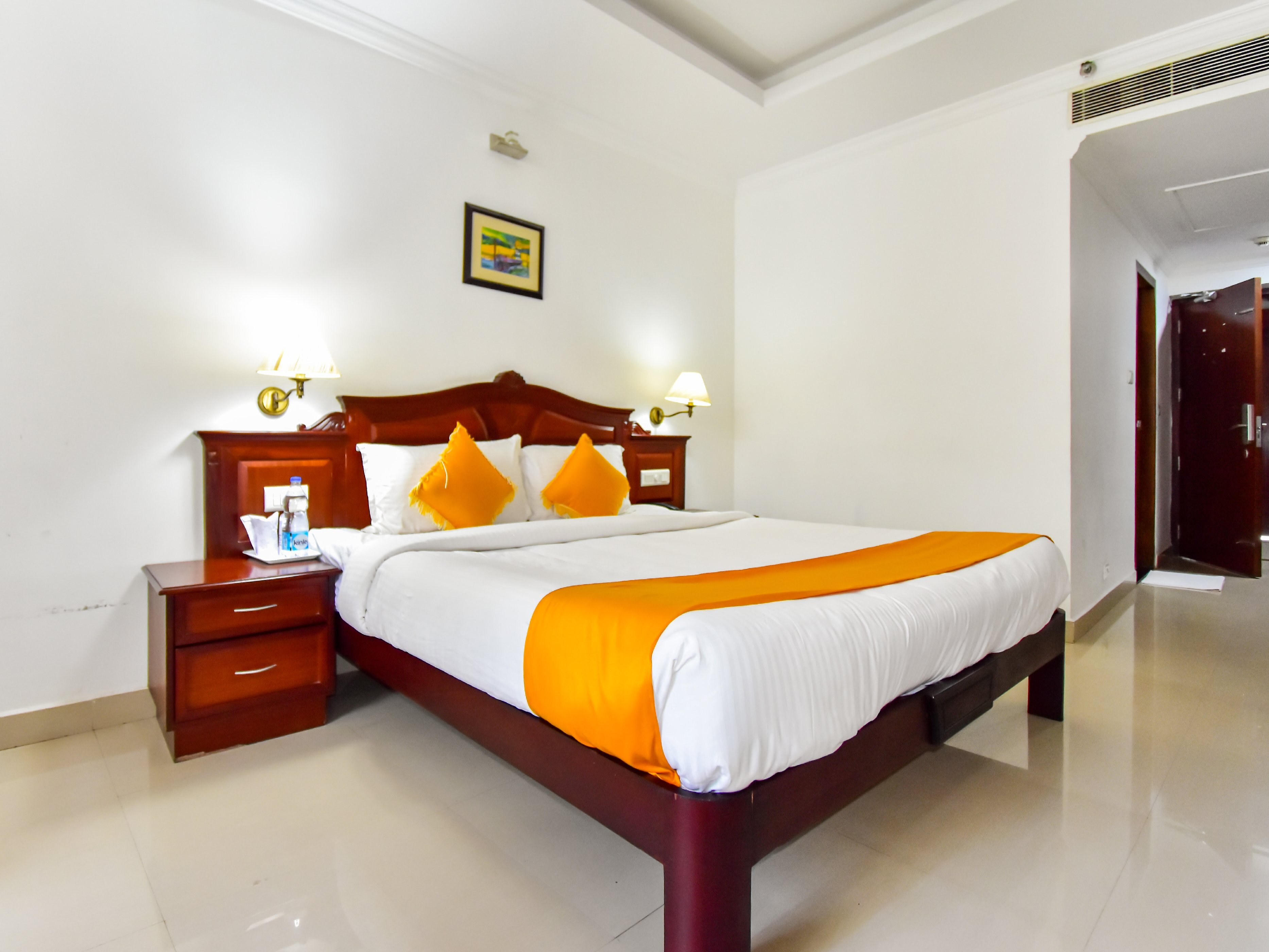 Hotel National Park - Tap to explore photos