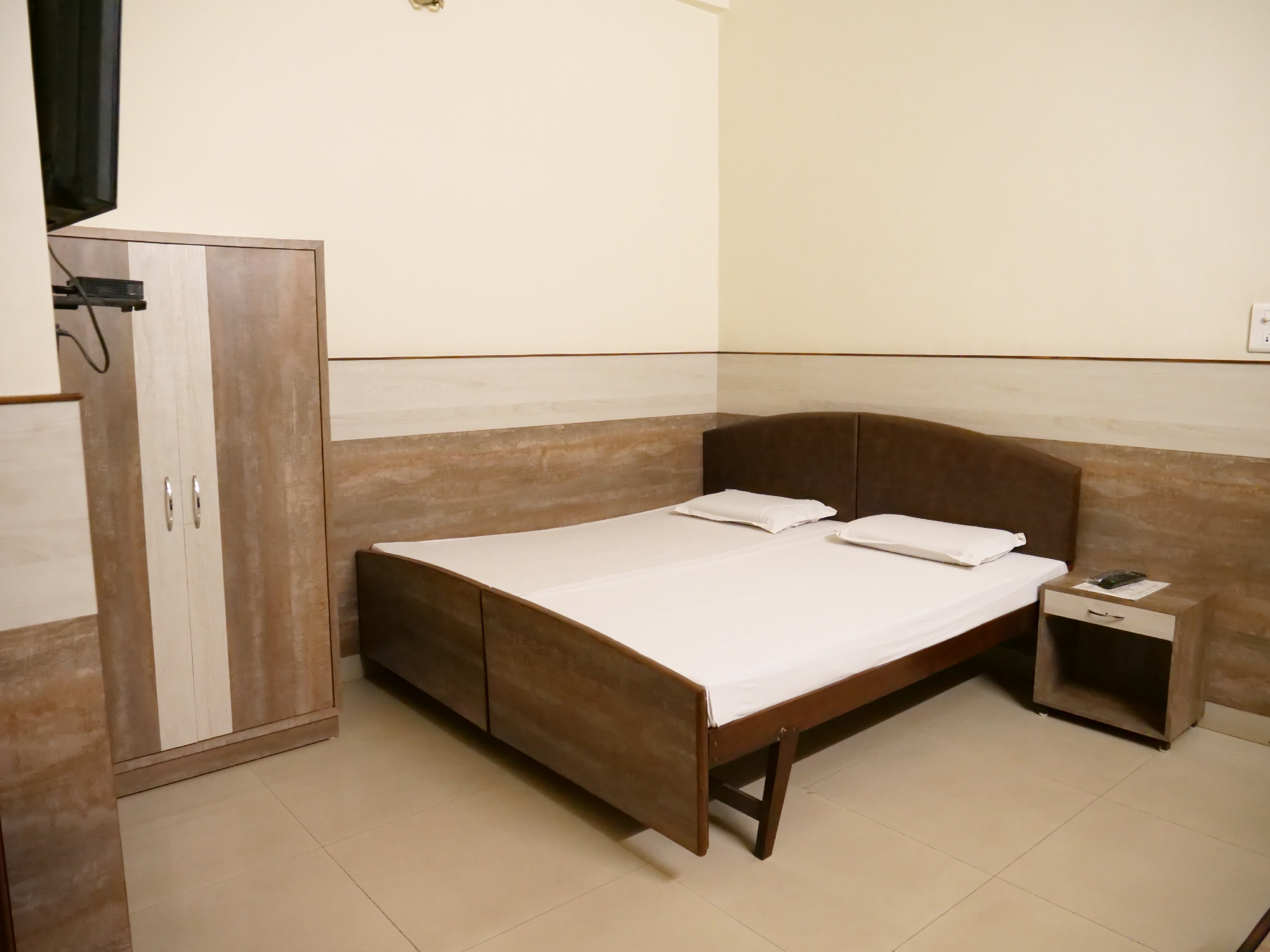 Hotel Natraj Room Type - Deluxe A.C. Room