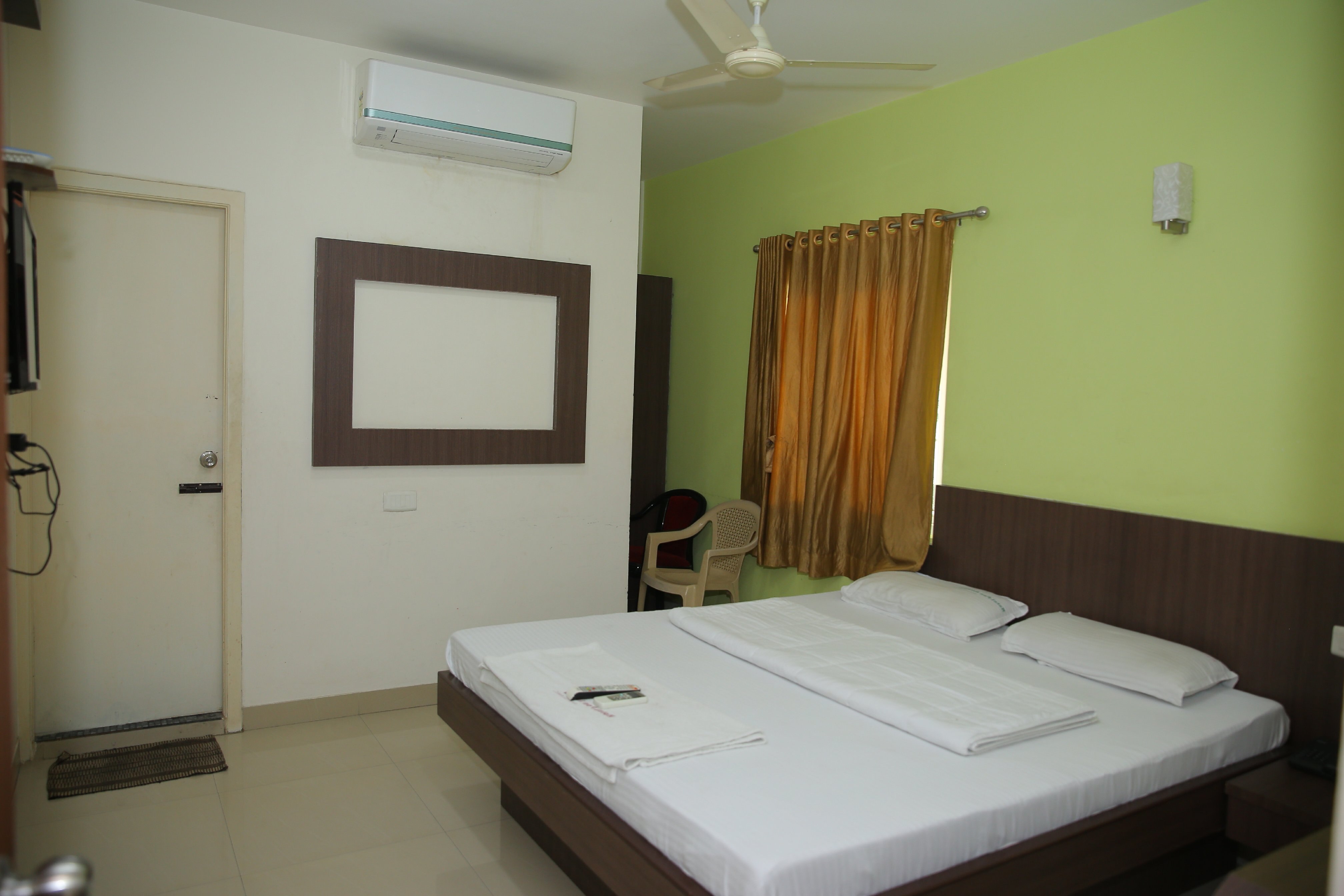 SURULI RESIDENCY - Tap to explore photos