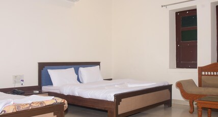 KAILASH SAROWAR HOTEL Room Type - EXECUTIVE AC ROOM