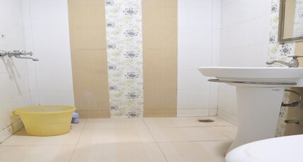Red Sapphire Room Type - Deluxe Ac Room