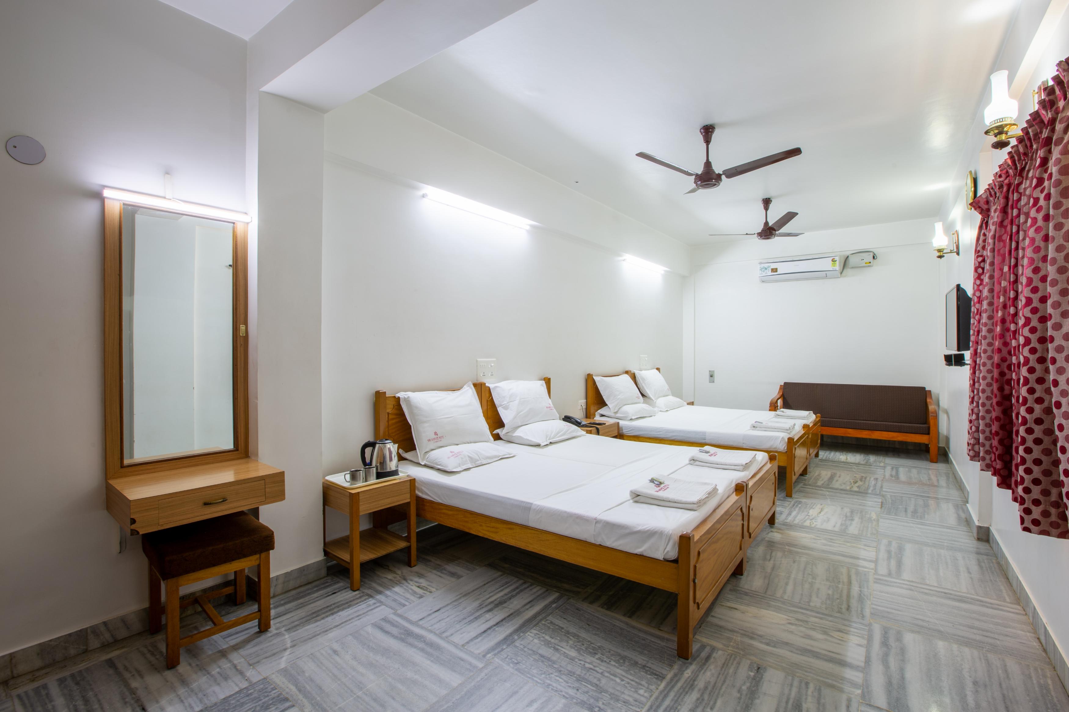 SRI AARVEE HOTELS Room Type - STUDIO 4 BEDDED