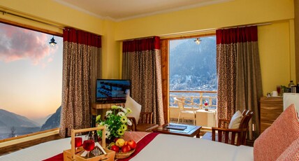 Snow Flakes Resort And Spa Centrally Heated Luxury Resort Room Type - Honeymoon Suite with Mountain View and Private Balcony - Centrally Heated