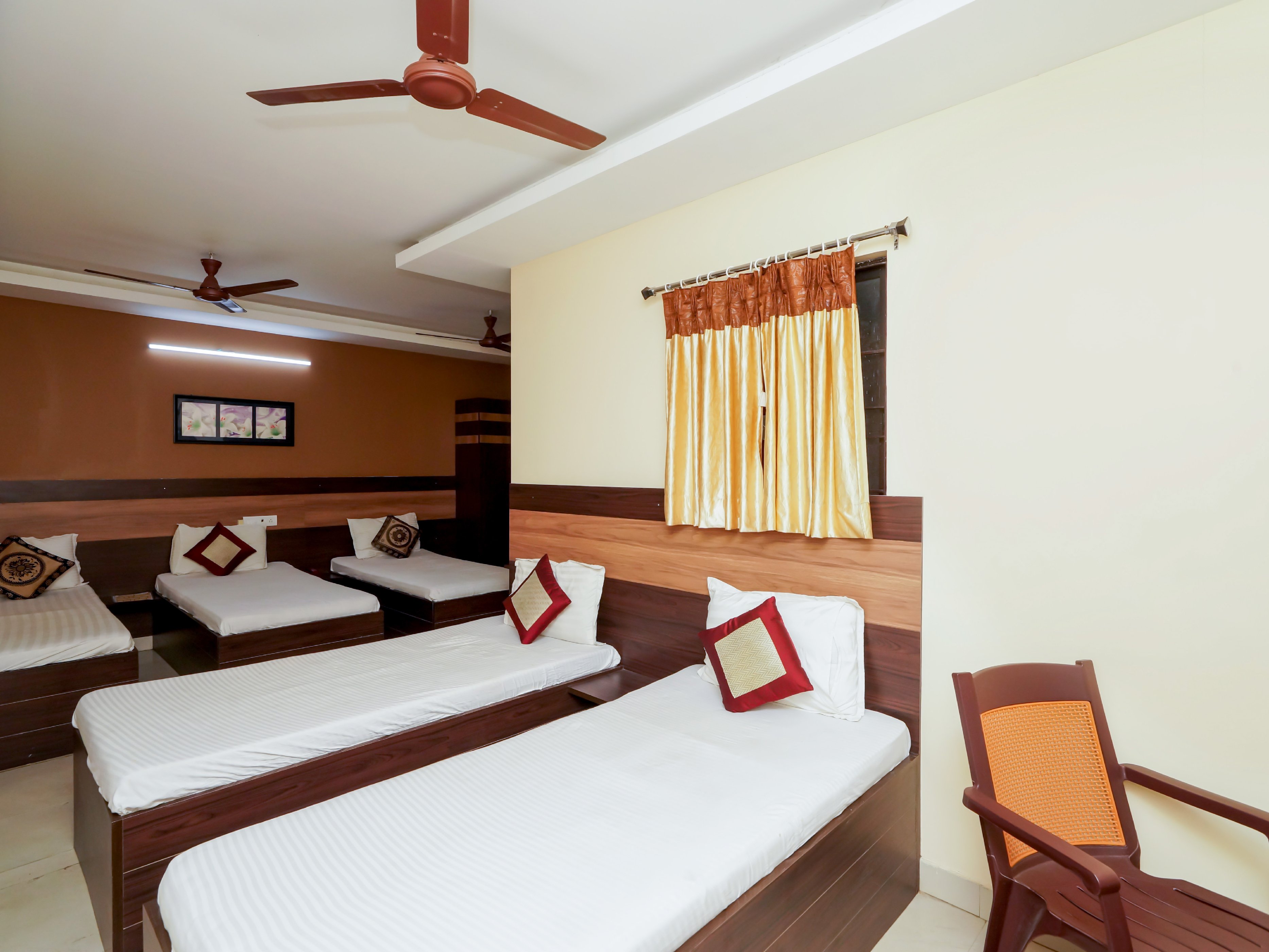 S4 RESIDENCY Room Type - 5 Bed  AC Single Room