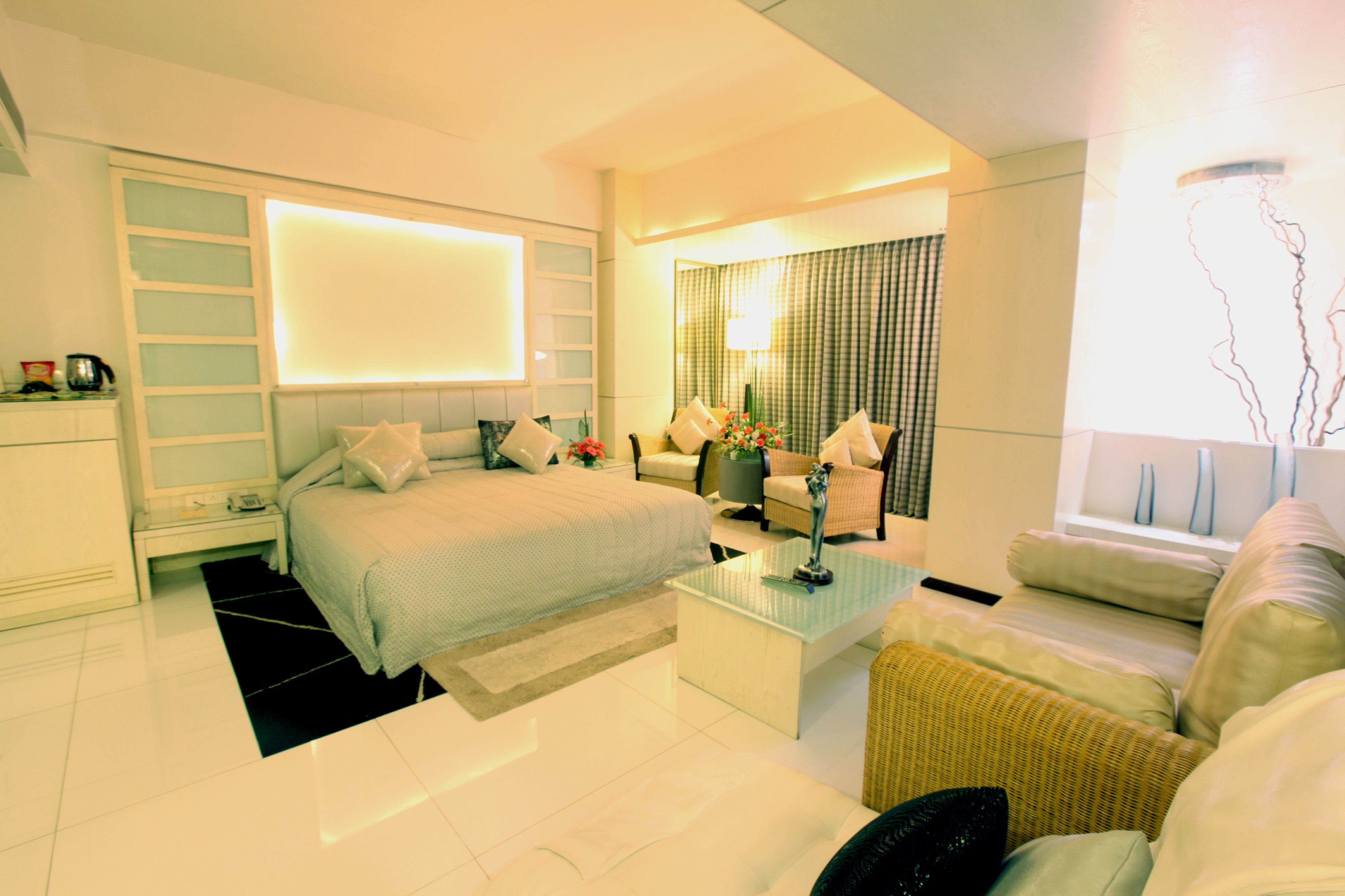 Hotel Peninsula Grand  Room Type - Amor Suite