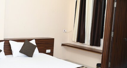 HOTEL SINGHAI RESIDENCY Room Type - Deluxe AC Room
