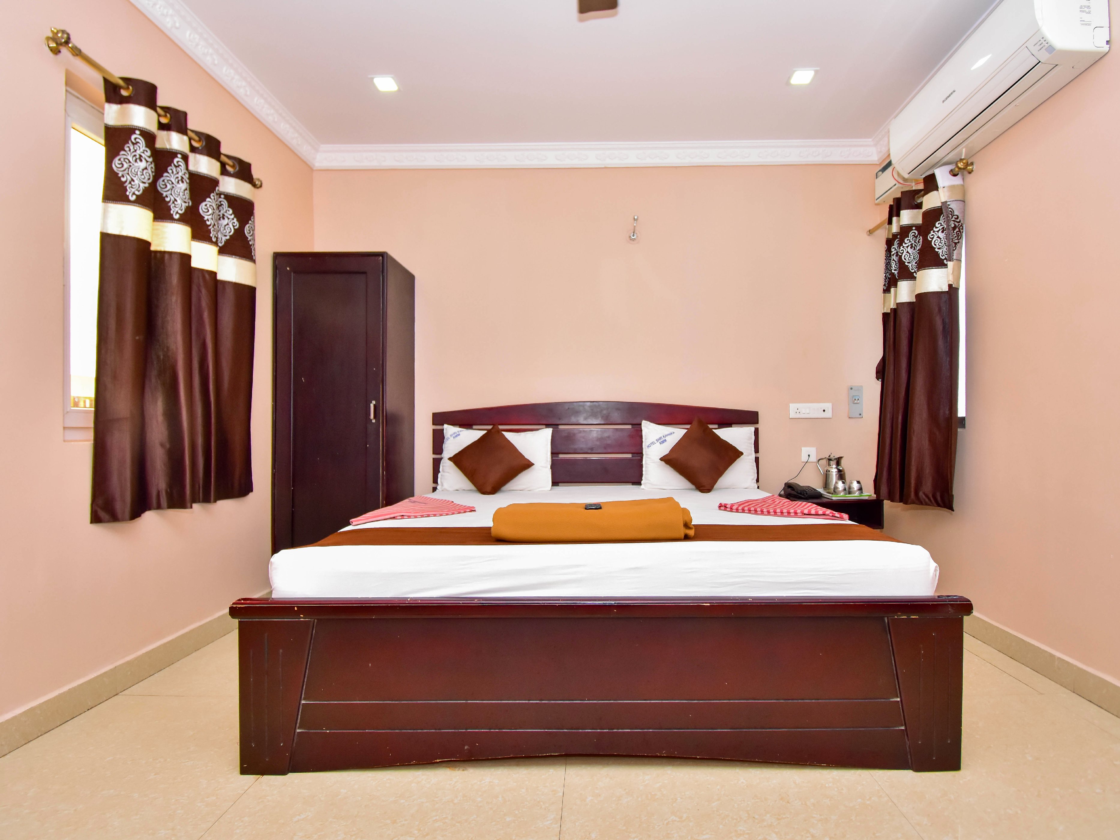 Hotel Shri Kannika - Tap to explore photos