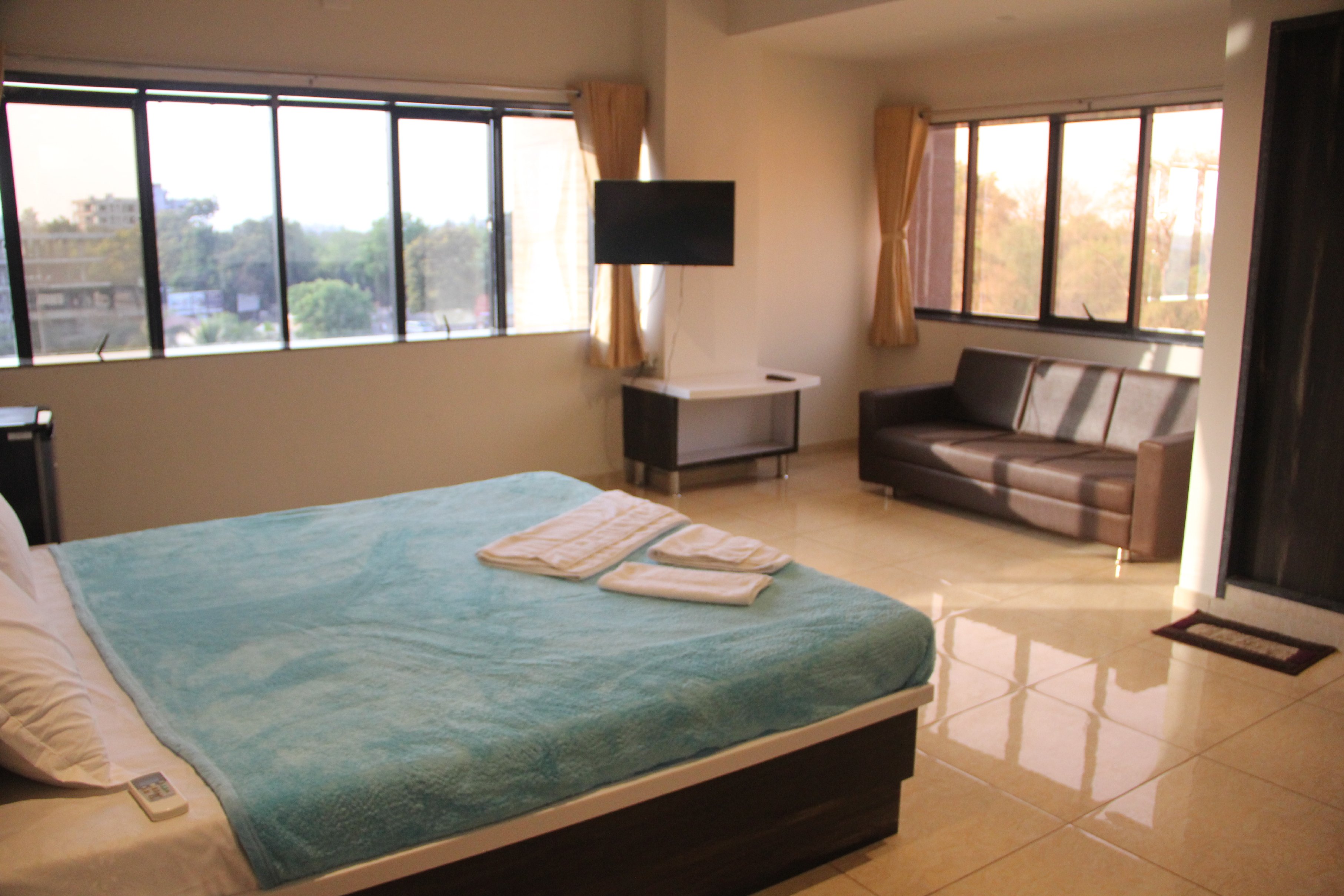 DEV MOTEL & BANQUET Room Type - SUPER DELUXE ROOM