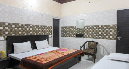Vidya Guest House @ 2 Mins from Yatra Parchi Counter Room Type - Triple Bed Room Vidya Guest House @ 2 Mins from Yatra Parchi Counter Room Type - Triple Bed Room