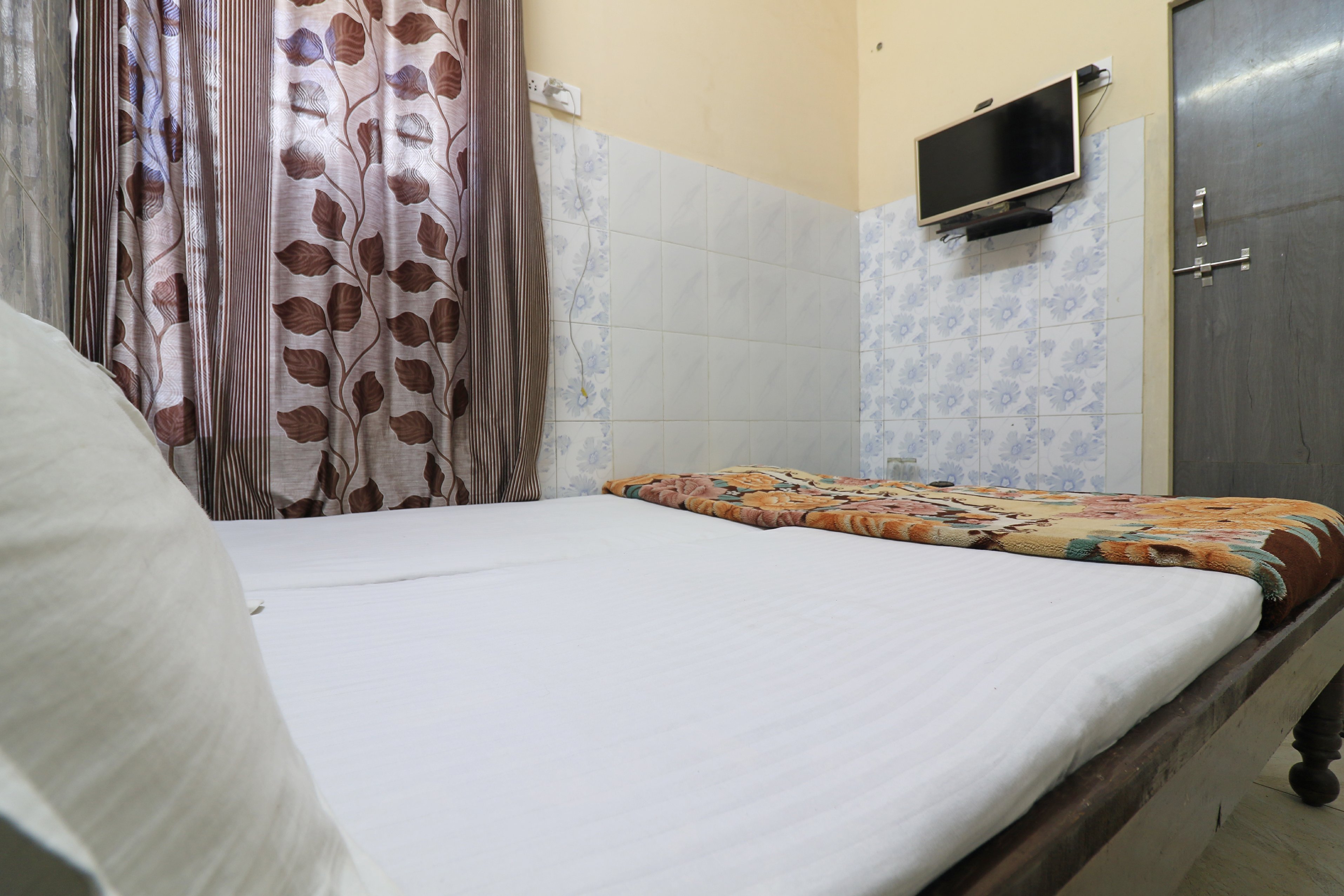 Hotel Gauri Room Type - Semi Deluxe Room with TV and Cooler